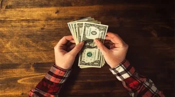 تراجع الدولار وسط ترقب المستثمرين لقرار الفيدرالي الأمريكي المعقد